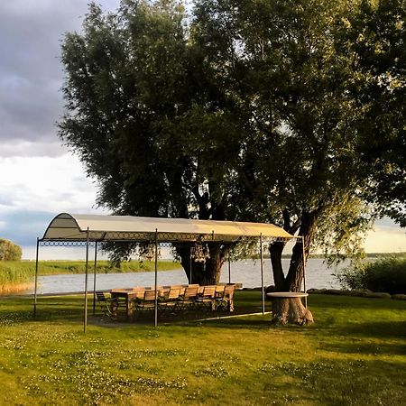 Peeneblick - Traumhaus In Exklusiver Direktlage Am Wasser Mit Eigenem Bootssteg Fuer 8 Personen Rankwitz Exterior photo