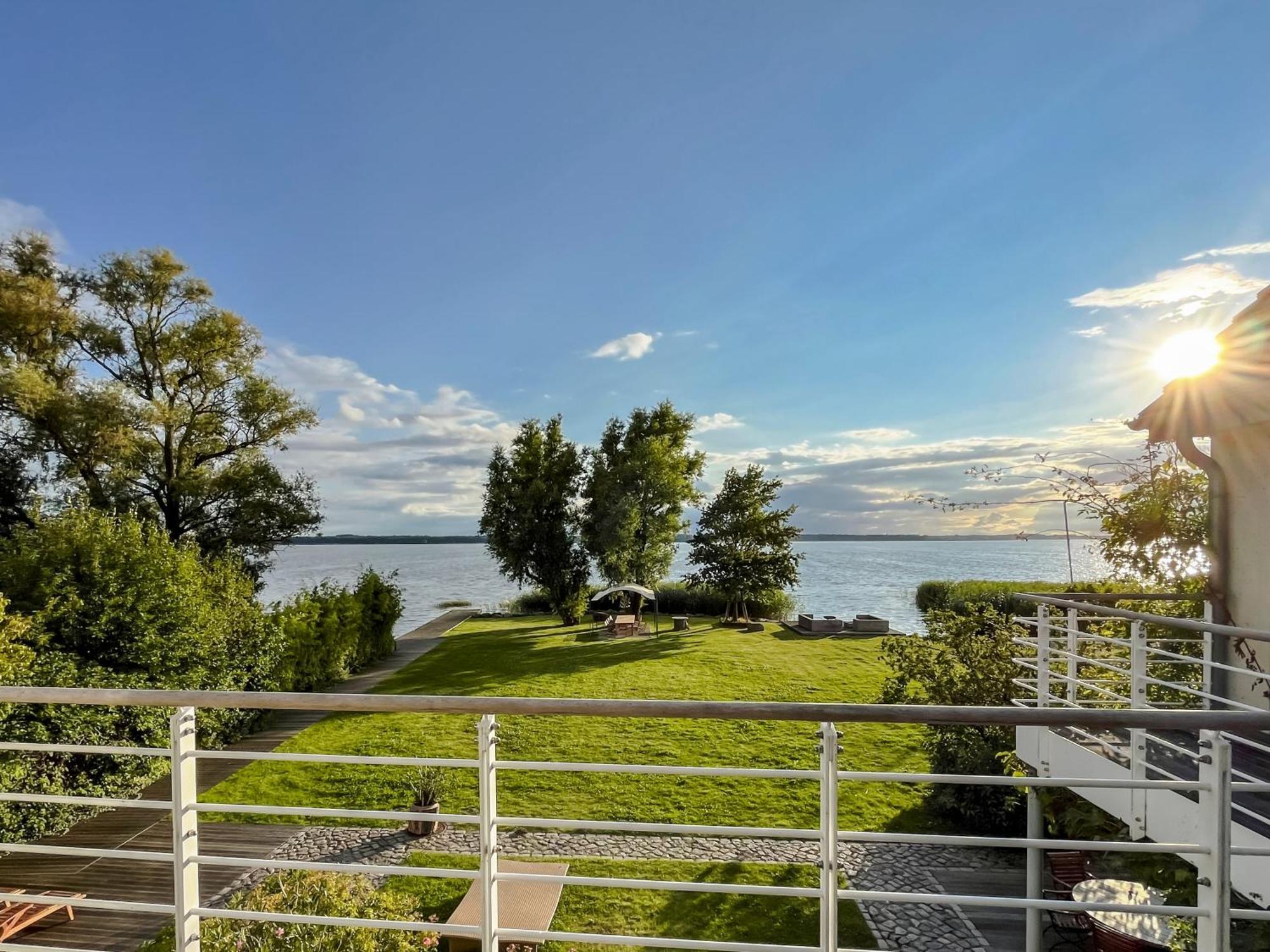 Peeneblick - Traumhaus In Exklusiver Direktlage Am Wasser Mit Eigenem Bootssteg Fuer 8 Personen Rankwitz Exterior photo